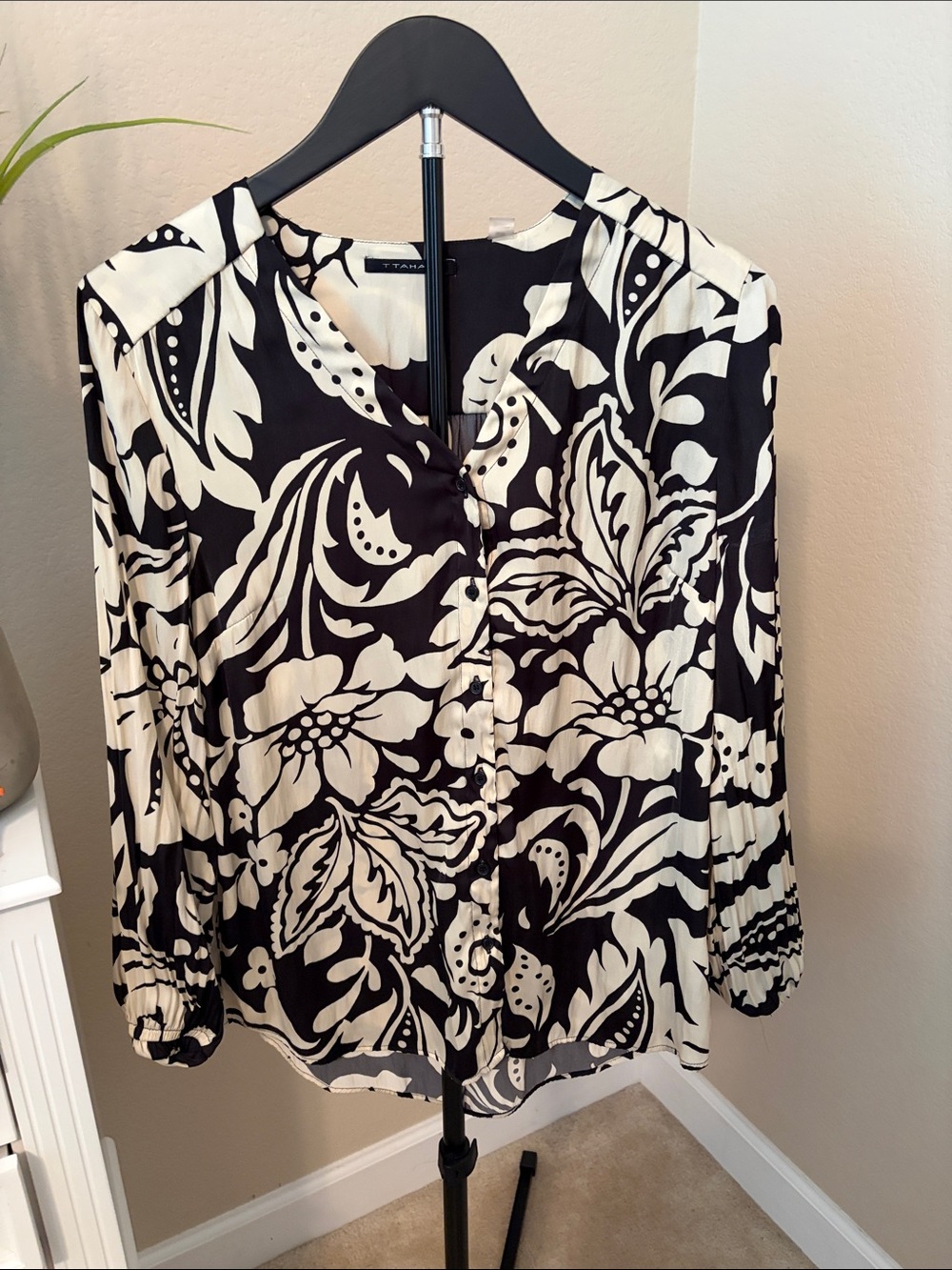 T Tahari Black and White Floral Button-Front Blouse